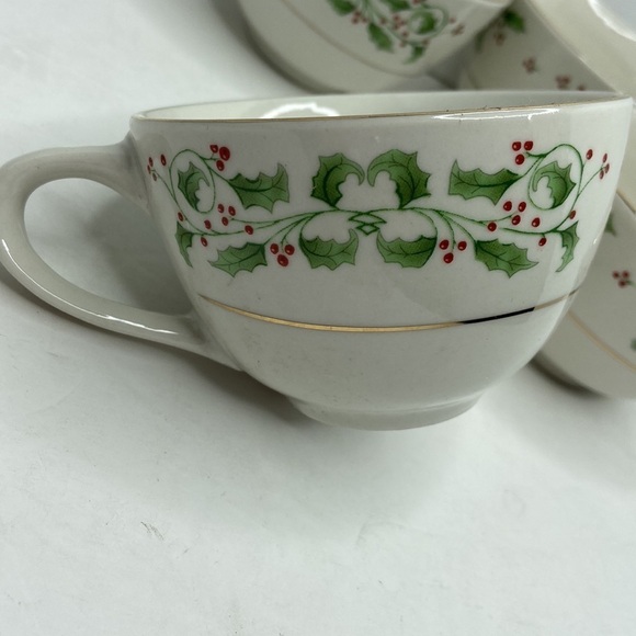 GIBSON Porcelain Christmas Holly Berry 4 PC Cup Set - Picture 3 of 7